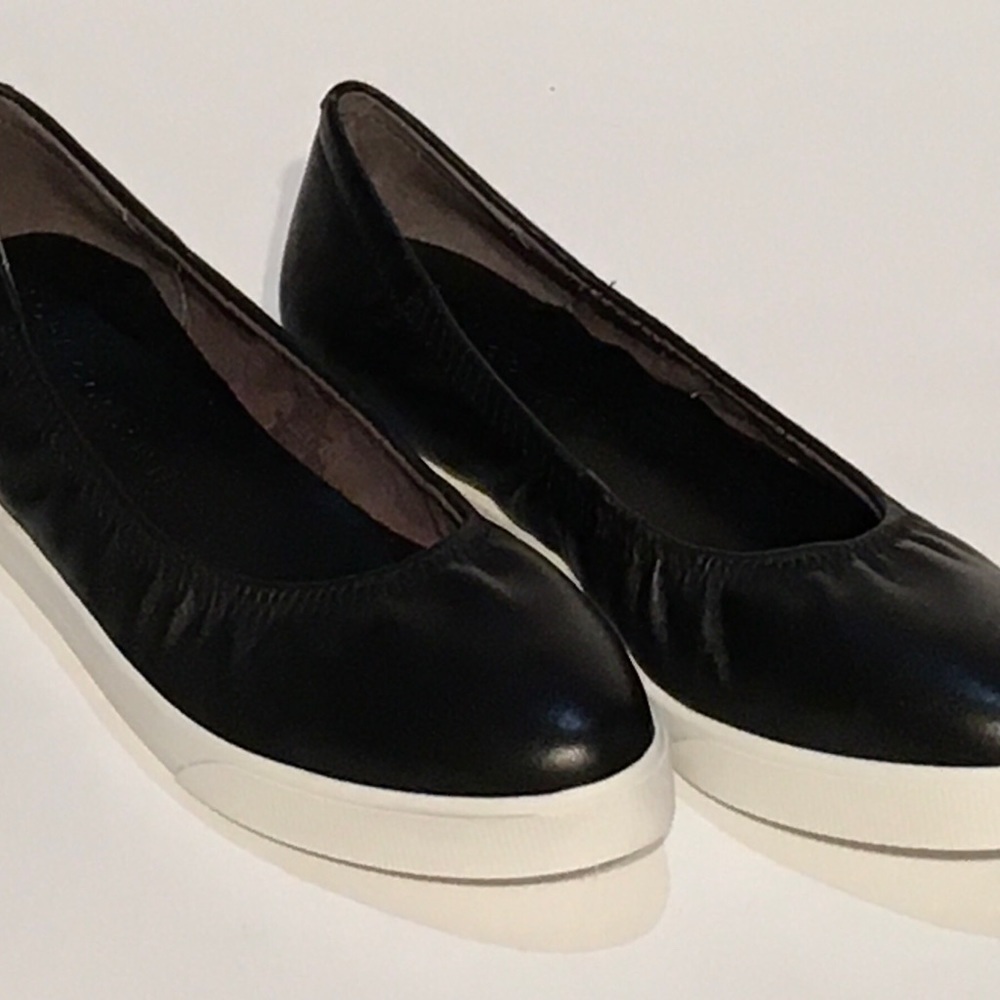 Lori Goldstein Collection- Black Leather loafers Flat Slip On‎ comfort size 6 M
